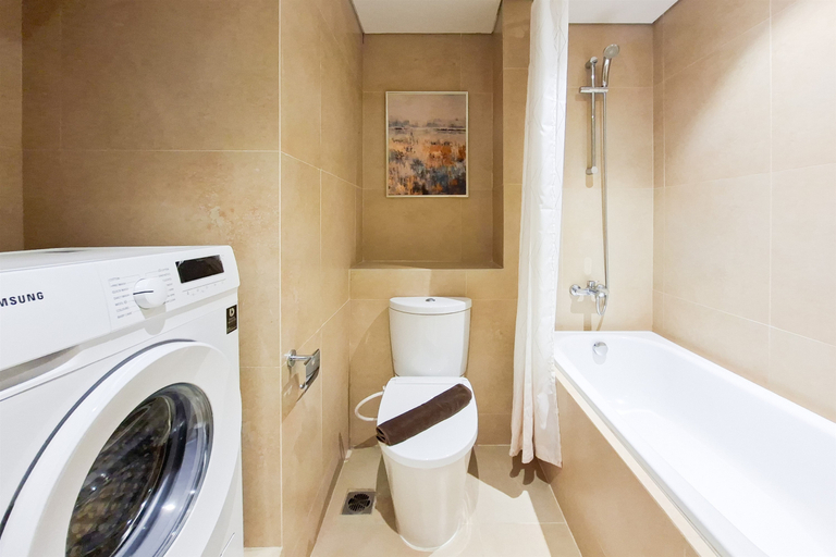Bathroom 5, Modern Look 2BR at Apartment Branz BSD City By Travelio, South Tangerang