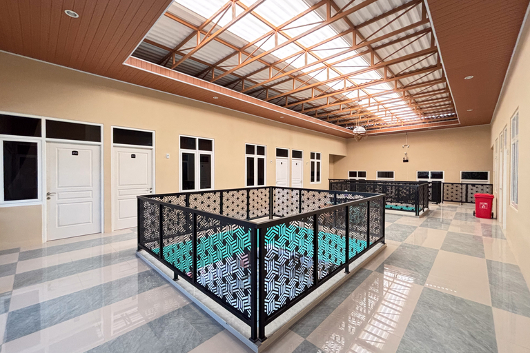 Hallway 5, RedDoorz Syariah near PSC Madiun, Madiun