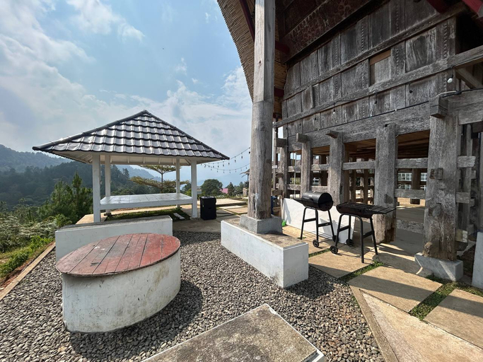 Others 4, Batara White House, Tana Toraja