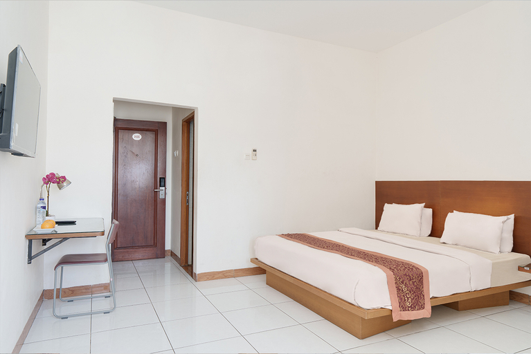 Bedroom 4, Crown Inn City Center Makassar, Makassar