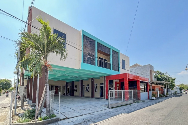 Exterior 3, RedDoorz Syariah near PSC Madiun, Madiun