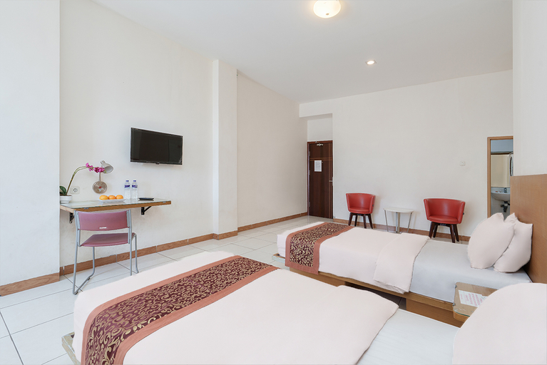 Bedroom 5, Crown Inn City Center Makassar, Makassar