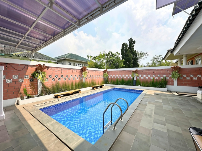 Swimming Pool 5, Villa Yumna 2 Puncak 4BR with Billiard & Private Pool, Cianjur
