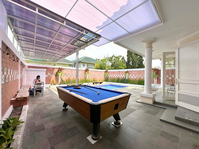 Facility 2, Villa Yumna 2 Puncak 4BR with Billiard & Private Pool, Cianjur