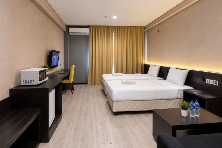 Bedroom 5, Studio near Legian Beach at Grand Kuta Residence By Travelio, Badung