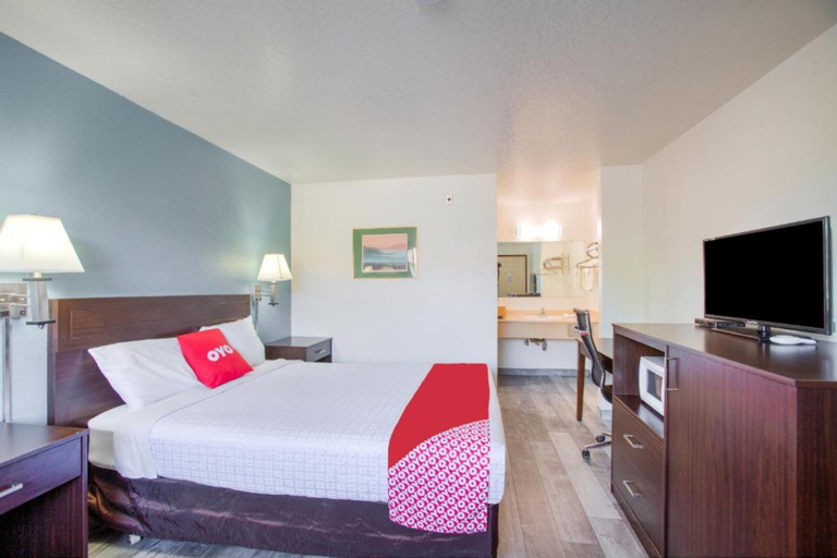 Bedroom 3, OYO Woodland Hotel and Suites, Cowlitz