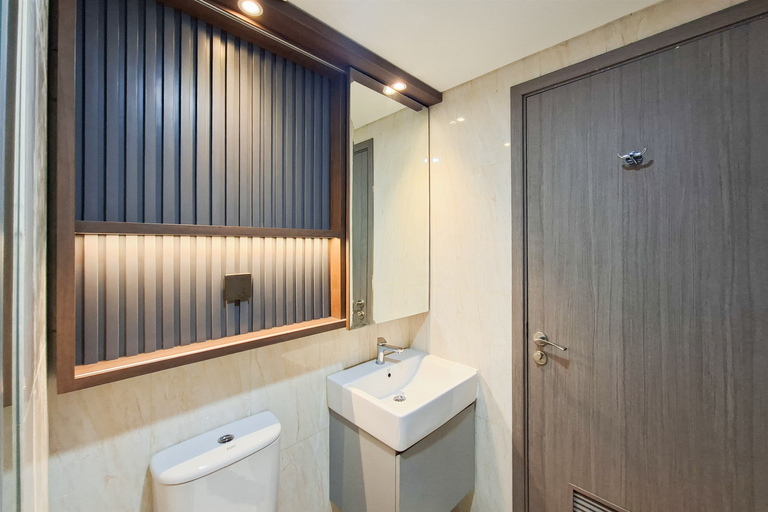 Bathroom 2, Classic and Roomy 2BR at Tamansari Bintaro Mansion Apartment By Travelio, Tangerang Selatan