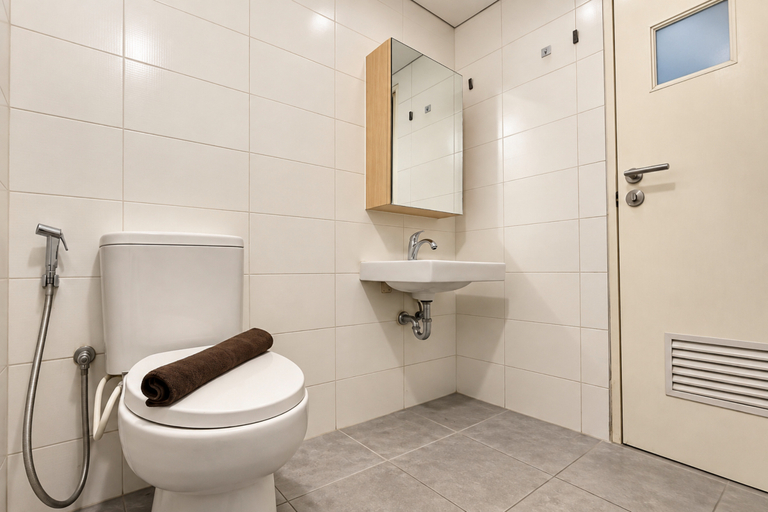 Bathroom 2, Modern Design 2BR at Apartment Candiland By Travelio, Semarang