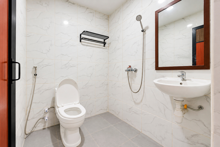 Bathroom, Sans Hotel Sedana Batam, Batam