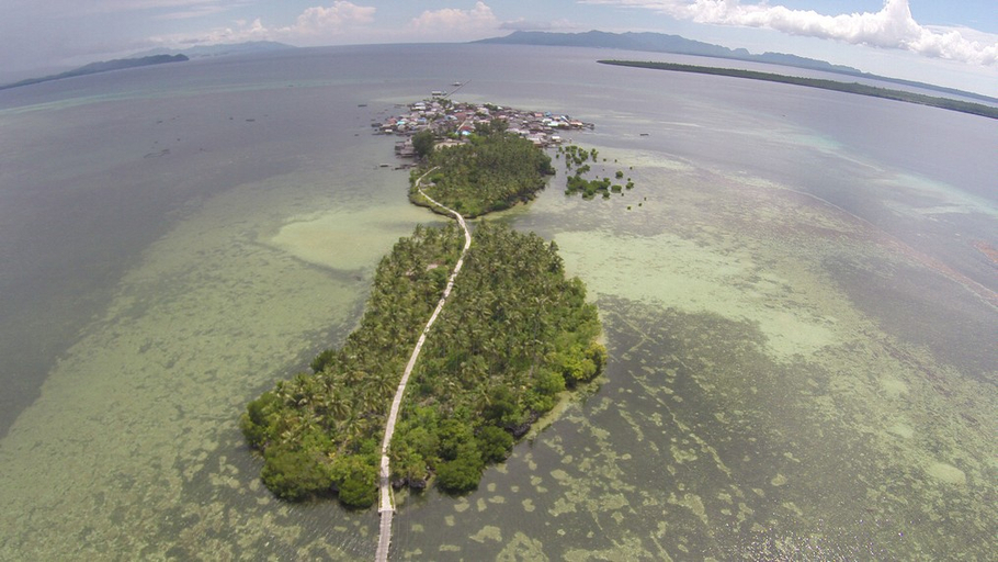 Beach, Penginapan Piru Permai 2, West Seram Bagian
