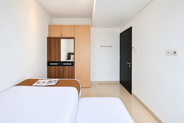 Bedroom 5, Modern and Comfy 1BR at Apartment Paramount Skyline By Travelio, Tangerang