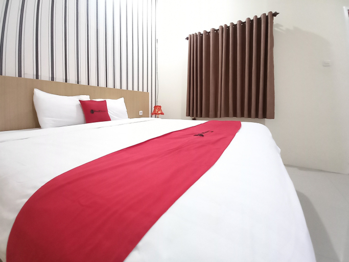 Bedroom 5, RedDoorz Syariah @ Edhotel SMK Models Banyuwangi, Banyuwangi