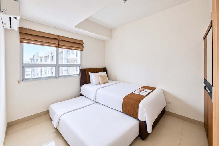 Bedroom 4, Modern and Comfy 1BR at Apartment Paramount Skyline By Travelio, Tangerang