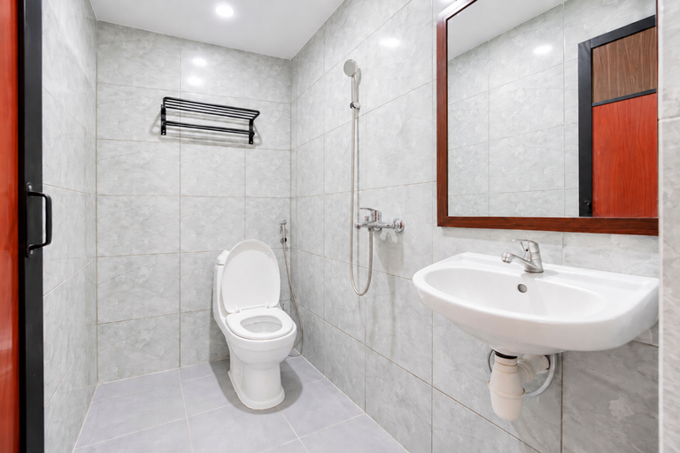 Bathroom 3, Sans Hotel Sedana Batam, Batam