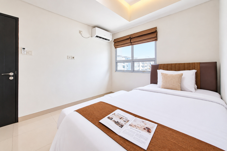 Bedroom 2, Modern and Comfy 1BR at Apartment Paramount Skyline By Travelio, Tangerang