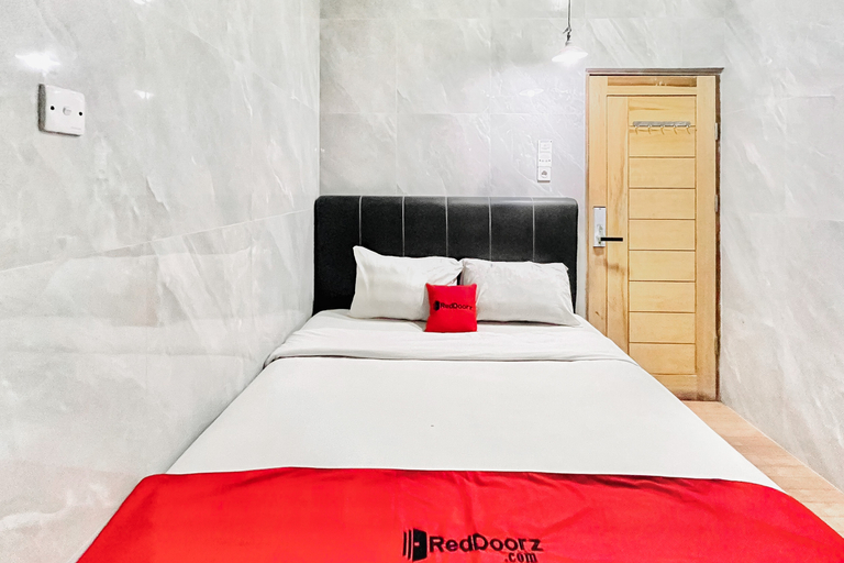 Others 3, RedDoorz @ Mono Guest House Medan Kota, Medan