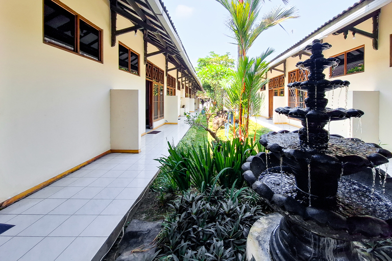 Hallway 4, RedDoorz @ Hotel Puri Merbabu Asri Boyolali, Boyolali