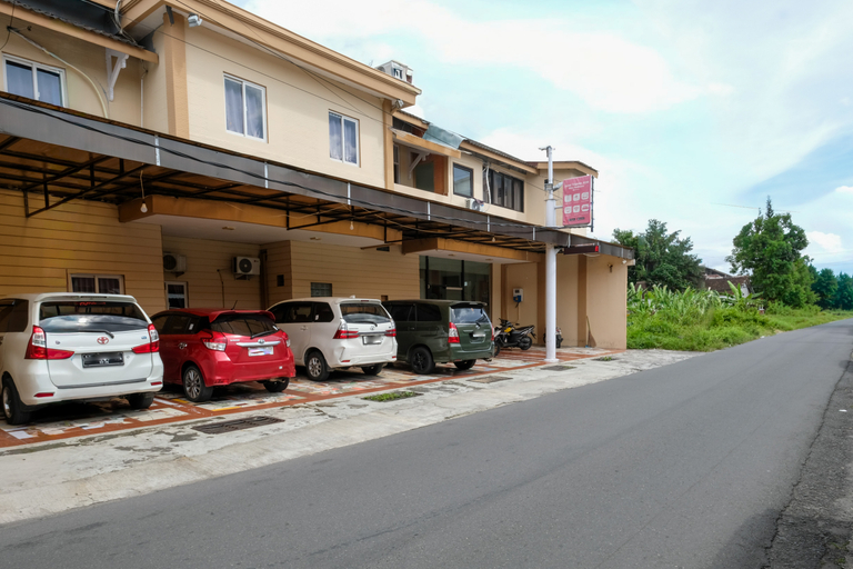 Others 4, Aster Triplets Guest House JCM Mitra RedDoorz, Sleman