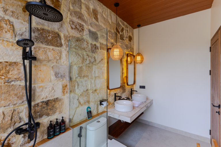 Bathroom 5, Niscaya Villa by Pertama Stay, Badung