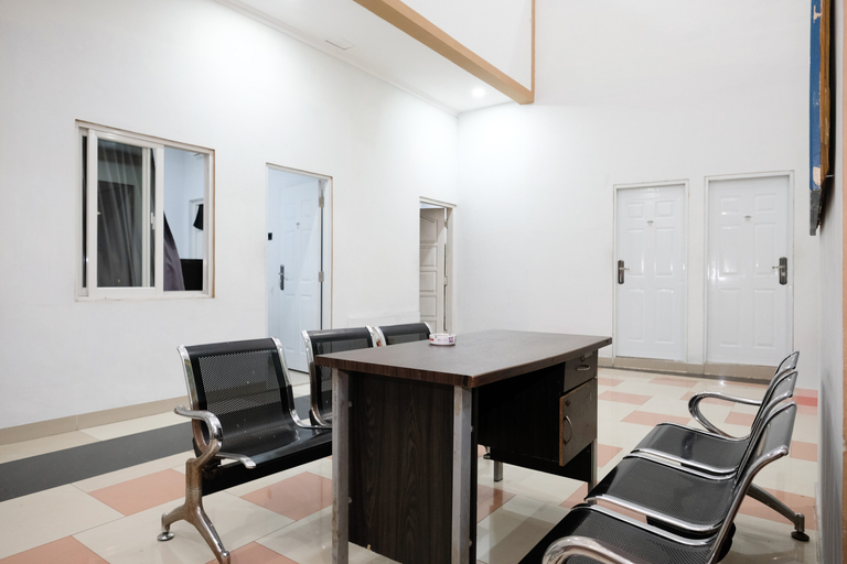 Others 5, Aster Triplets Guest House JCM Mitra RedDoorz, Sleman