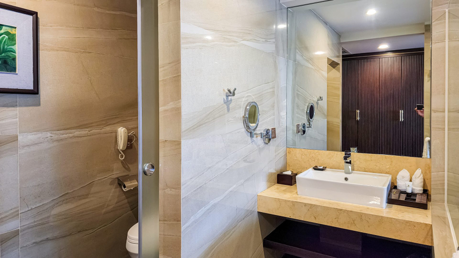 Bathroom 5, Borei Angkor Resort & Spa, Siem Reap