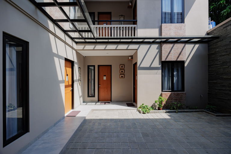 Exterior 2, Urbanview Hotel Syariah Viero Condet, Jakarta Timur