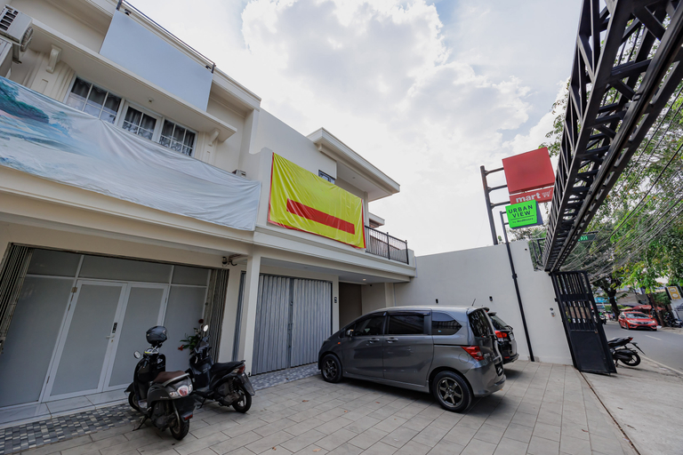 Exterior 4, Urbanview Hotel Syariah Viero Condet, Jakarta Timur