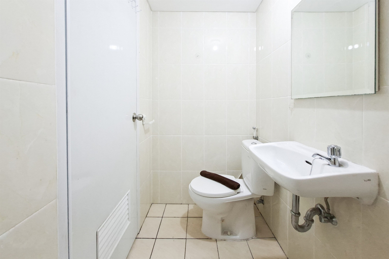 Bathroom 2, Good Studio Room with City View at Apartment M-Town Residence By Travelio, Tangerang