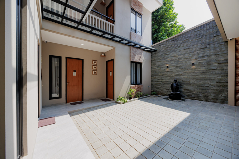 Exterior 5, Urbanview Hotel Syariah Viero Condet, Jakarta Timur