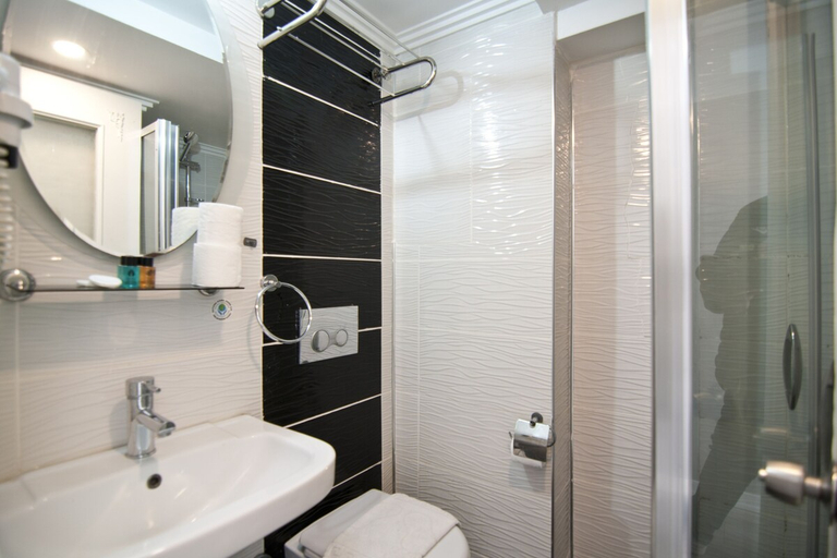 Bathroom 5, Nova City Hotel, Fatih
