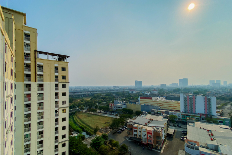 Exterior 3, Nice and Simple Studio Room at Apartment Lagoon Bekasi Town Square By Travelio, Bekasi