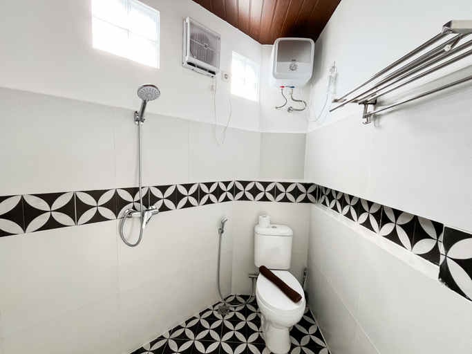 Bathroom 5, Studio Near Finns Beach Club at Tyaga Villa, Badung