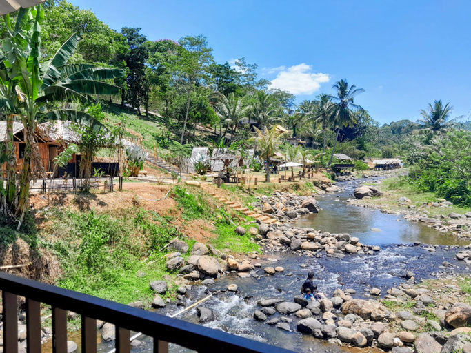 Swimming Pool 4, Pink Glamping Anyer, Serang