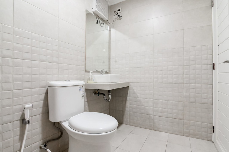 Bathroom 5, RedDoorz Plus near Lembang Park & Zoo, Bandung