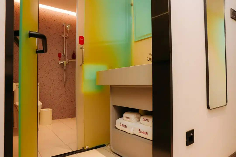 Bathroom 5, SHANKEE Hotel Bui Thi Xuan, District 1