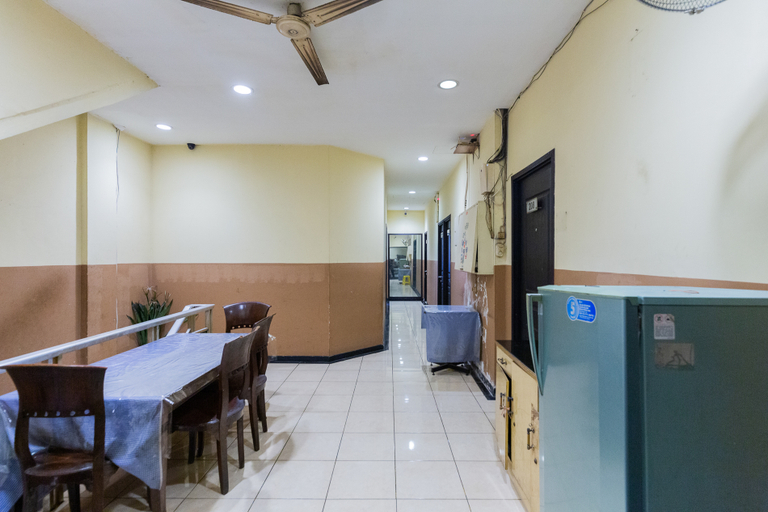 Others 5, RedDoorz @ Sparkling Hotel near Stasiun Gubeng Surabaya, Surabaya