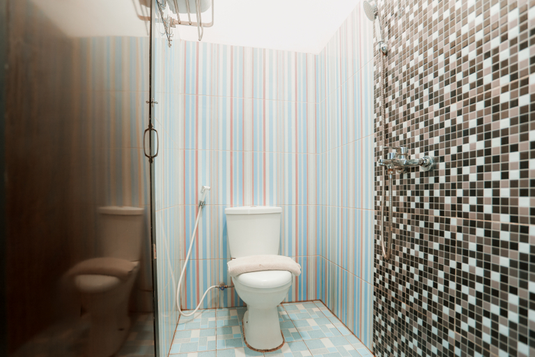 Bathroom 3, Urbanview Hotel Pelita Inn Medan, Medan