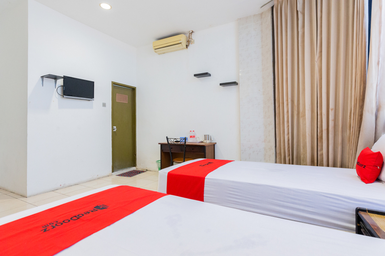 Others 4, RedDoorz @ Sparkling Hotel near Stasiun Gubeng Surabaya, Surabaya