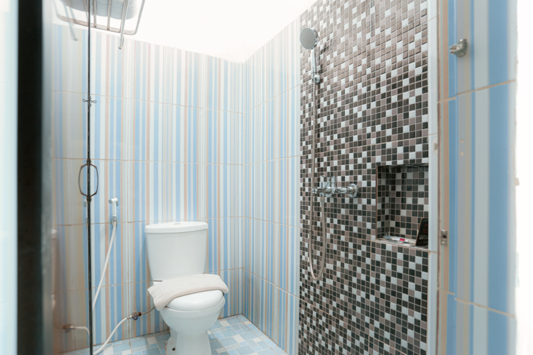 Bathroom 3, Urbanview Hotel Pelita Inn Medan, Medan