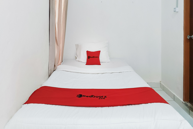 Bedroom 3, RedDoorz Syariah @ Homestay Kalianda, South Lampung