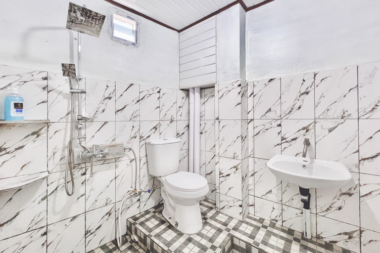 Bathroom, Urbanview Hotel Star Pematangsiantar, Pematangsiantar
