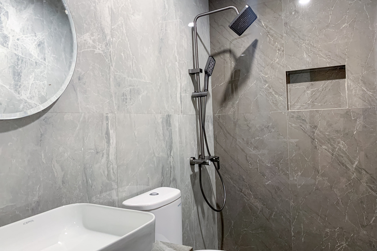 Bathroom, Urbanview Hotel The Soempono Sragen, Sragen