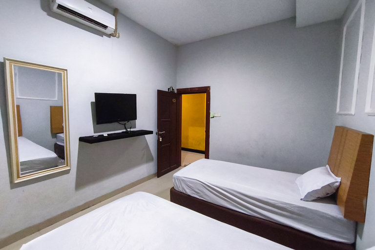 Bedroom 2, RedDoorz near Nipah Mall Makassar, Makassar