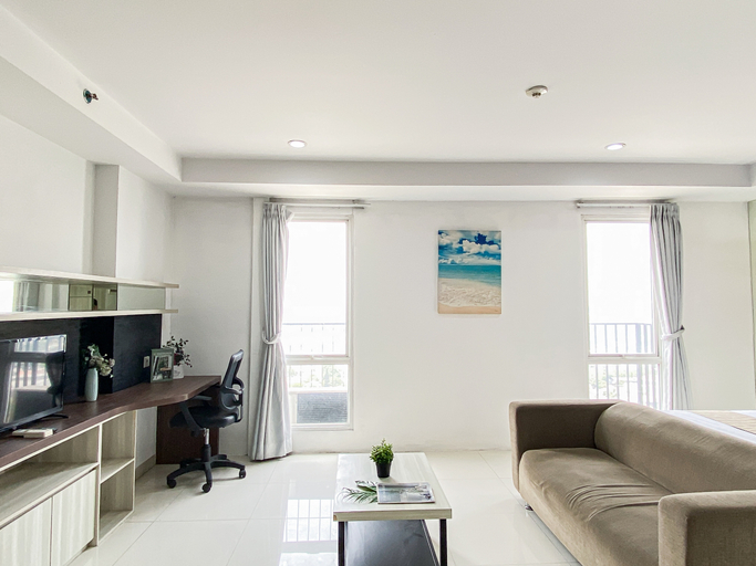 Bedroom 4, Modern Look and Cozy Studio at Apartment Azalea Suites By Travelio, Cikarang
