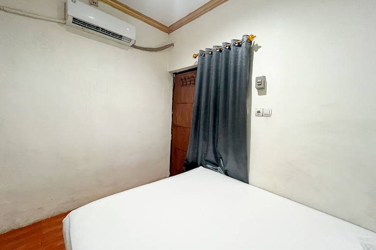 Bedroom 3, RedDoorz near LRT Taman Mini Jakarta, Jakarta Timur