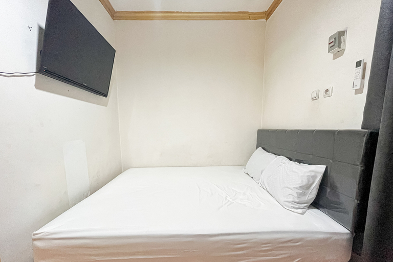 Bedroom 5, RedDoorz near LRT Taman Mini Jakarta, Jakarta Timur