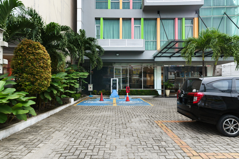 Exterior & Views 2, Sunerra Express Putra Mulia Hotel Medan, Medan