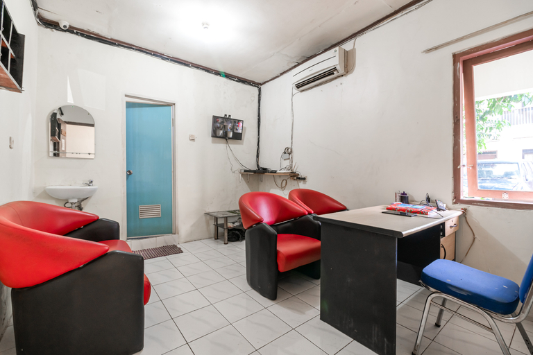 Others 3, RedDoorz near Pondok Indah Water Park, South Jakarta
