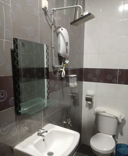 Bathroom 5, Swing & Pillows @ The 1975 Hotel, Kuantan, Kuantan
