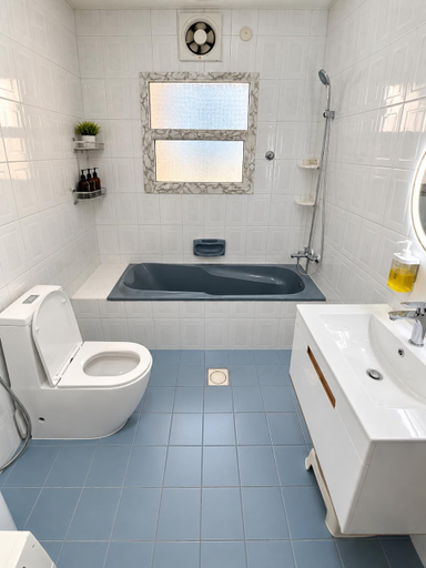 Bathroom 5, TIDY Premium Hostel Dubai, Dubai